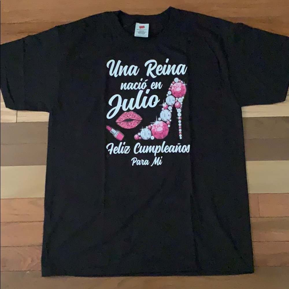 Una Reina Nació en Julio T-Shirt